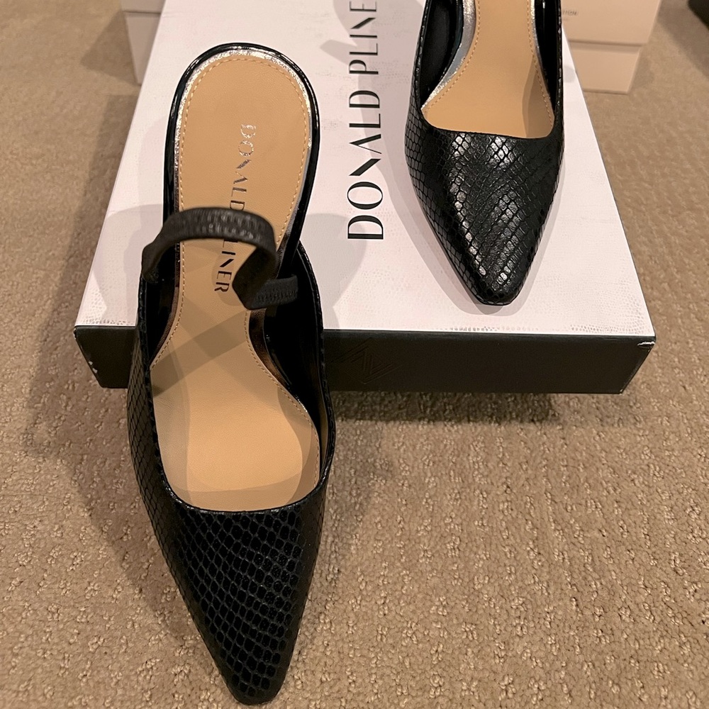 Donald Pliner black leather sling back pumps